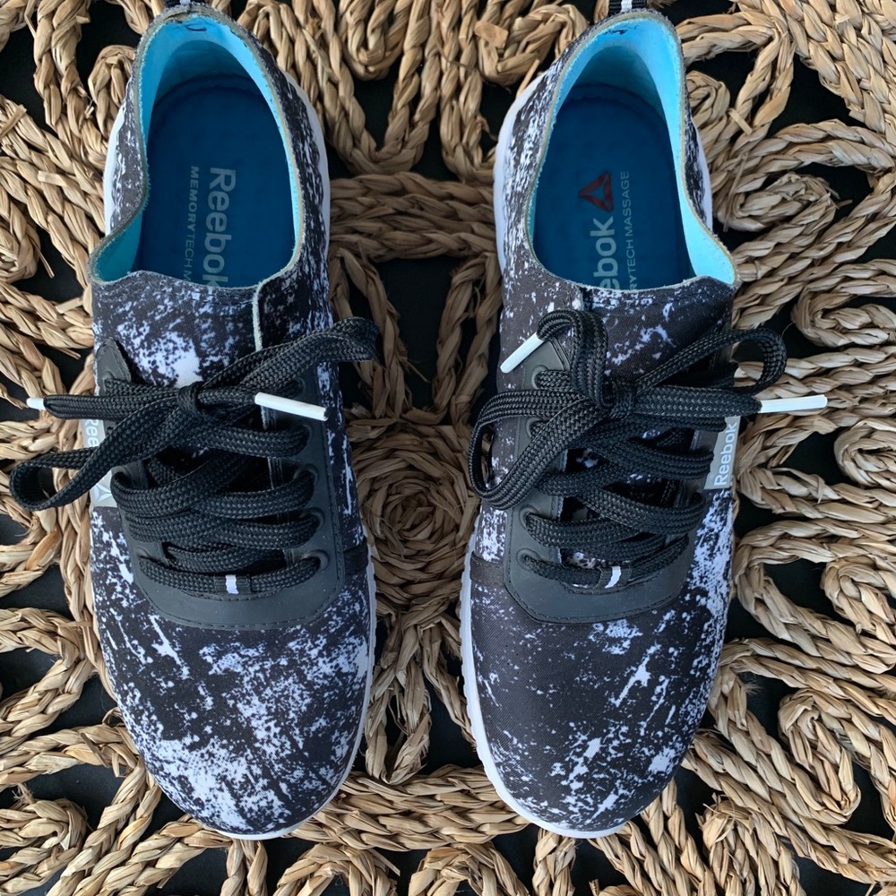 Reebok Memory Tech massage sneaker